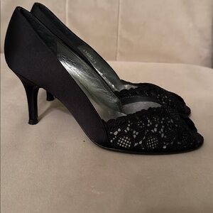 Stuart Weitzman Women’s 7 Black Satin Chantilly Chantelle Lace Peep Toe Heels